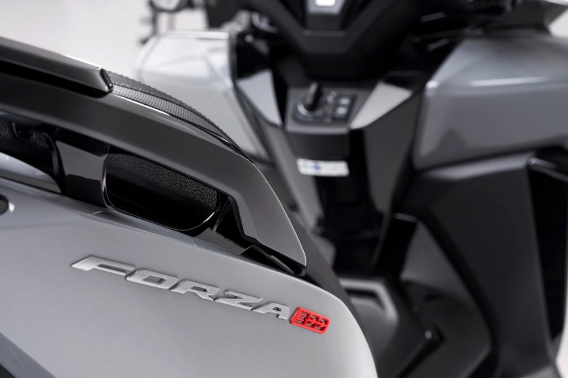 Honda Forza 300 Limited Edition 2020: s lepší výbavou - 14 - 1 Honda Forza 300 Limited Edition 2020 (14)