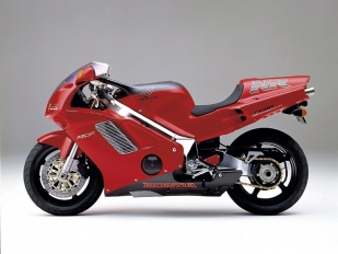 Honda NR750: rudý zázrak
