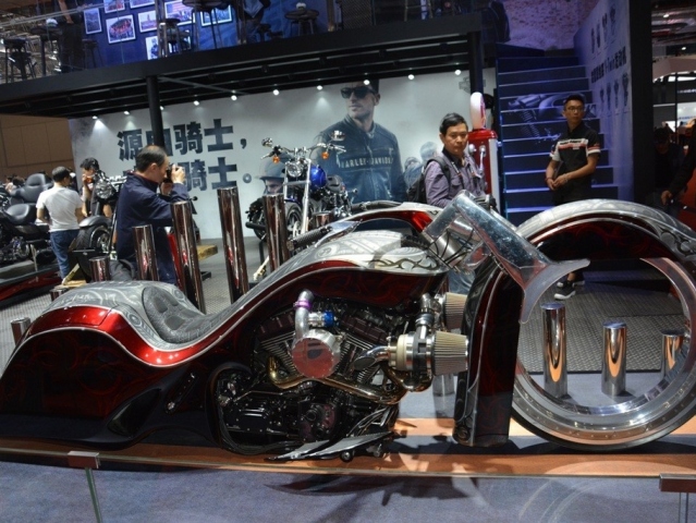 Hlavní obrázek k článku: Hubless Bagger od Ballistic Cycles