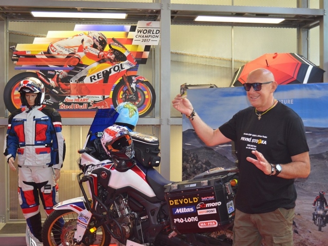 Hlavní obrázek k článku: Jarda íma slaví prvních 100 tisíc kilometrů v sedle Hondy Africa Twin