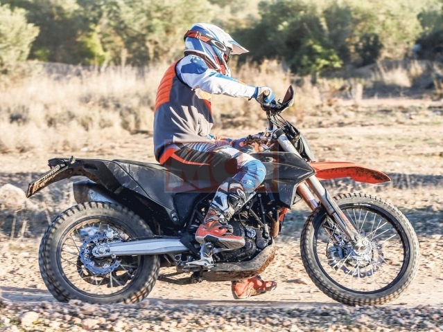 Hlavní obrázek k článku: Chystá KTM nové 690 Enduro a Supermoto?