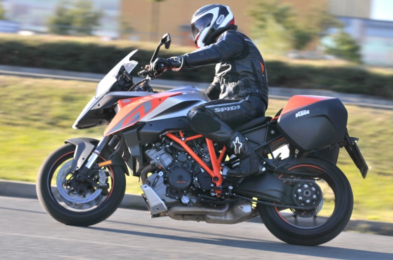 Test KTM 1290 Super Duke GT 2016: cesťák s raketovým pohonem - 27 - 3 KTM Super Duke 1290 GT test40