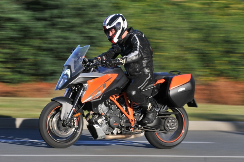 Test KTM 1290 Super Duke GT 2016: cesťák s raketovým pohonem - 31 - 2 KTM Super Duke 1290 GT test27