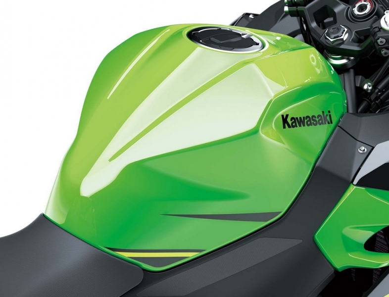 Kawasaki Ninja 400: zrozena v ulicích, inspirována závodní tratí - 5 - 1 Kawasaki 400 Ninja (4)