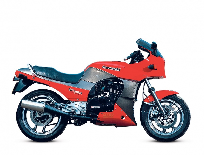 Představí Kawasaki v Top Gun: Maverick i novou generaci legendární GPZ900R?  - 2 - 1 Kawasaki GPZ 900 R1