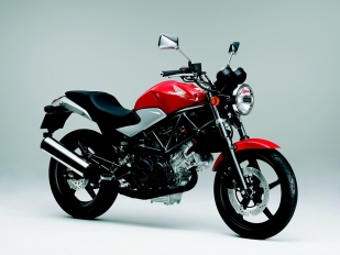 Novinka pro mladé: Honda VTR250