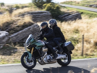 Moto Guzzi V100 Mandello: se systémem adaptivní aerodynamiky