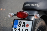 1 Moto Guzzi V7 II Stone 2015 test08