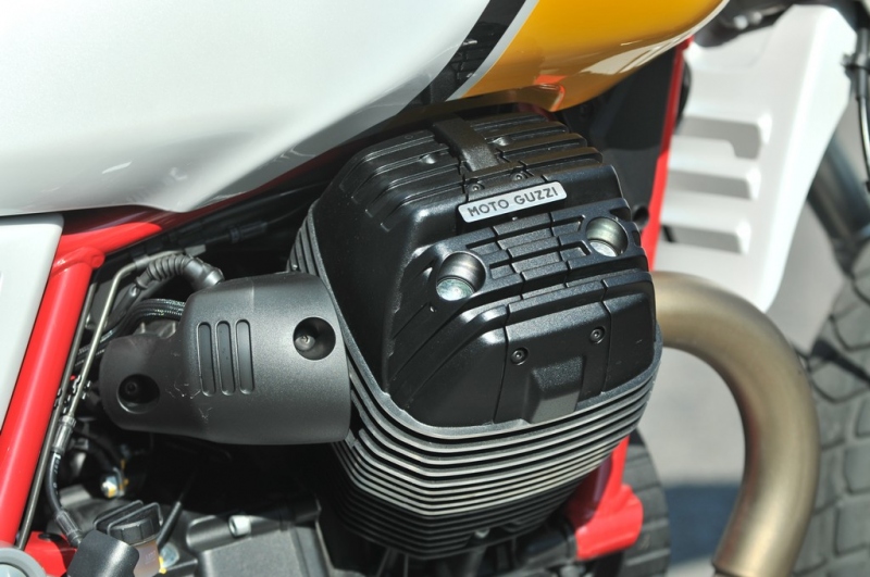Test Moto Guzzi V85 TT: klasika plná emocí - 11 - 2 Moto Guzzi V85 TT test (33)