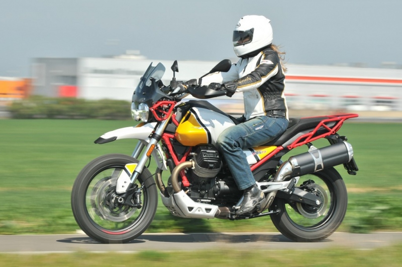 Test Moto Guzzi V85 TT: klasika plná emocí - 23 - 2 Moto Guzzi V85 TT test (55)