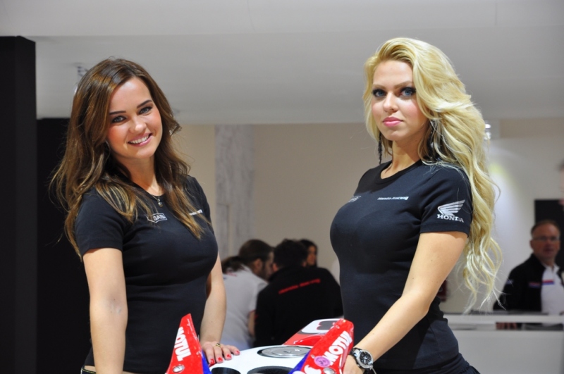 Tip na dárek: Vstupenka na Motosalon 2019 - 2 - hostesky Motosalon Brno 2014 hostesky01