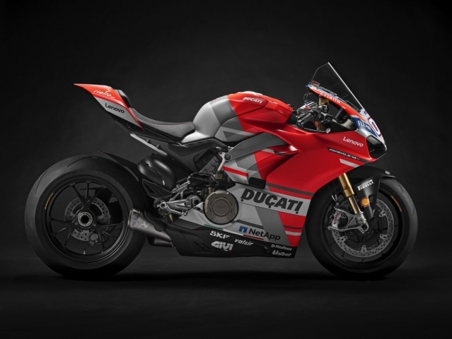 Hlavní obrázek k článku: Vydražte si závodní Ducati Panigale V4 S v barvách Doviziosa nebo Abrahama