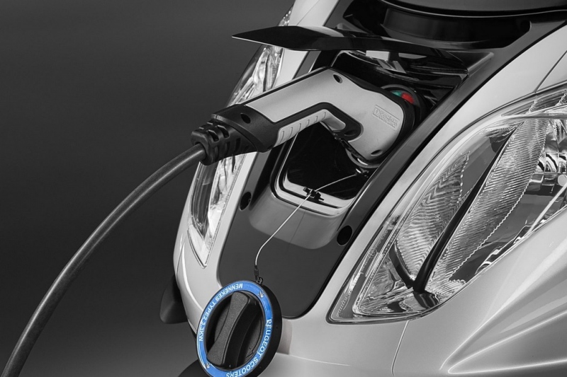 Peugeot E-Metropolis: koncept elektrické tříkolky - 4 - 1 Peugeot E-Metropolis koncept (5)
