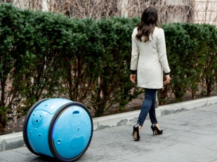 Piaggio Gita: robotická nákupní taška