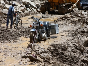 Na motocyklu Himálajemi: když prší z nebe kameny