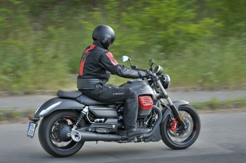 Test Moto Guzzi California Audace Carbon: italská stylovka - 10 - 1 Test Moto Guzzi Audace Carbon (3)