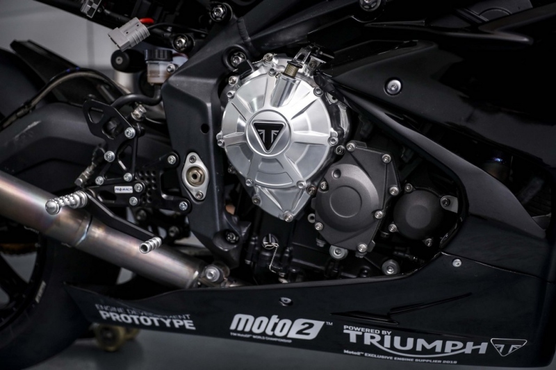 Triumph Daytona Moto2 765 Limited Edition: závodní motocykl jde do prodeje - 4 - 1 Triumph Daytona Moto2 765 Limited Edition (14)