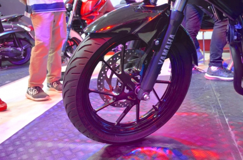 Yamaha představila nový Fazer 250 v Nepálu - 7 - 1 Yamaha Fazer 250 (4)