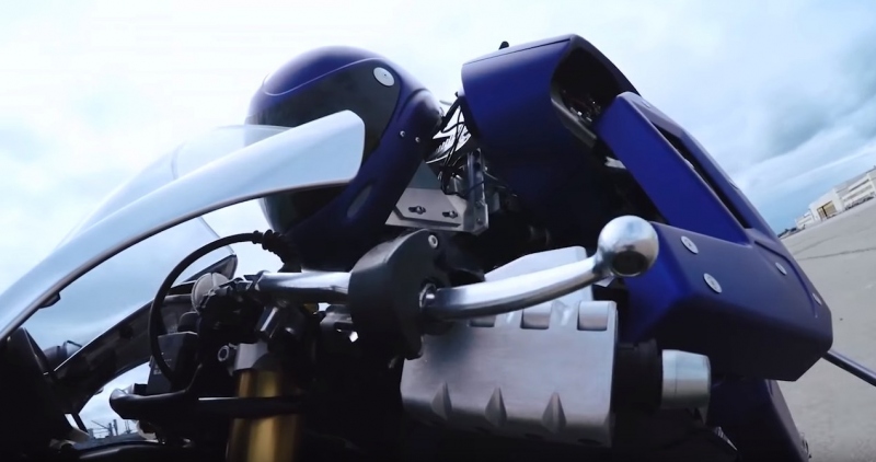 Kdo je rychlejší? Valentino Rossi nebo Motobot? Hlasujte! - 1 - 1 Yamaha Motobot robot07