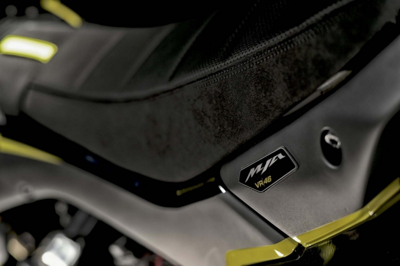 Mya VR46: speciál pro Valentina Rossiho - 16 - 1 Yamaha XJR 1300 Mia Flat Track Rossi (7)