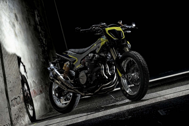 Mya VR46: speciál pro Valentina Rossiho - 2 - 1 Yamaha XJR 1300 Mia Flat Track Rossi (2)