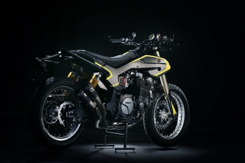 Mya VR46: speciál pro Valentina Rossiho - 1 - 1 Yamaha XJR 1300 Mia Flat Track Rossi (19)