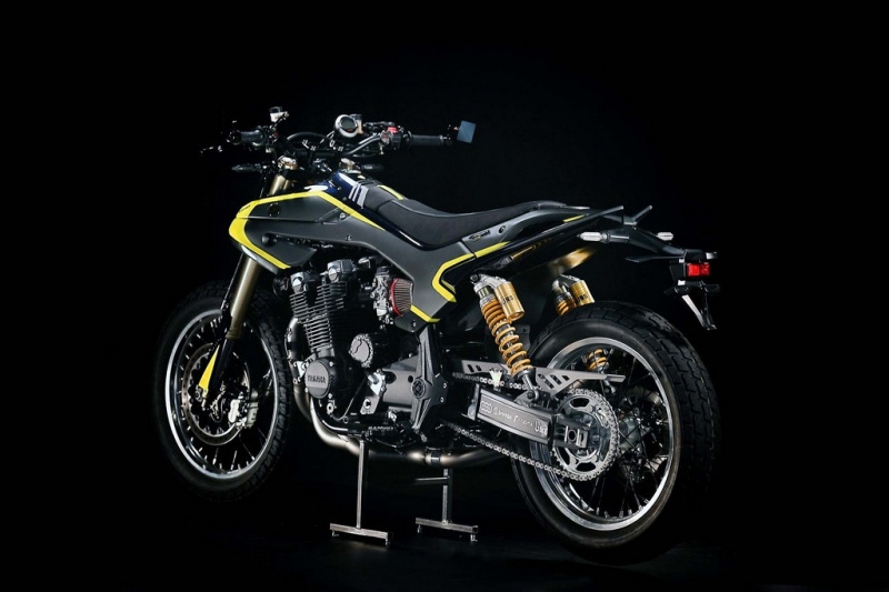 Mya VR46: speciál pro Valentina Rossiho - 7 - 1 Yamaha XJR 1300 Mia Flat Track Rossi (17)