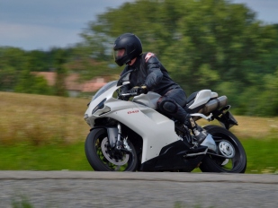 Ducati 848: bílá kráska