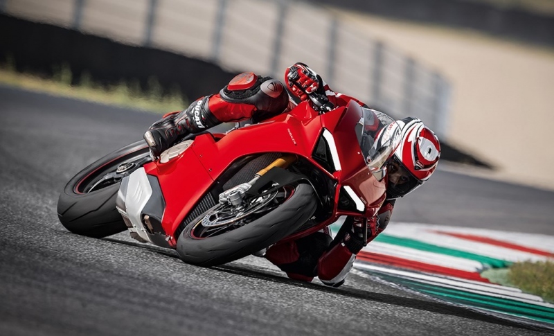 Ducati Den v Mostě 2019 s Lukášem Peškem - 2 - 1 Ducati Panigale V4 R (1)