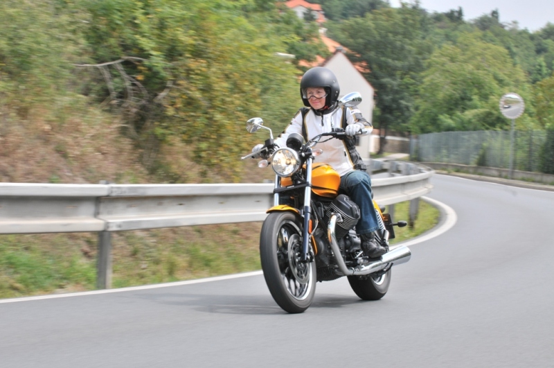 Test Moto Guzzi V9 Bobber a V9 Roamer: schůzka V9 - 21 - 1 Moto Guzzi V9 2016 test05