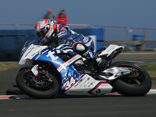 Hlavní obrázek k článku: NW200: Alastair Seeley (BMW) nebyl k zastavení, 17. Červený, 20. Bičiště