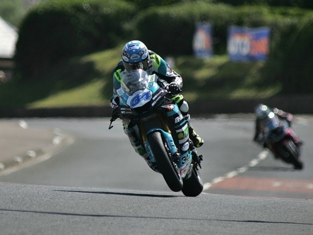 Hlavní obrázek k článku: NW200: Alastair Seeley (Yamaha) vyhrál už po 22!