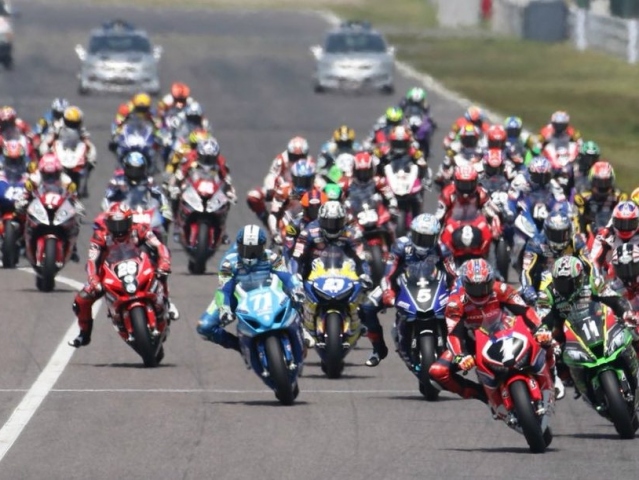 Hlavní obrázek k článku: Celkem 24 jezdců pojede All Japan Superbike
