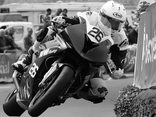 Hlavní obrázek k článku: Černá středa na Isle of Man: Druhou dnešní obětí Tourist Trophy je Alan Bonner