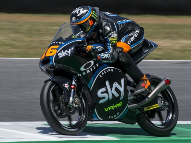 Hlavní obrázek k článku: První dnešní italské vítězství: Andrea Migno v Moto3, Kornfeil 20.