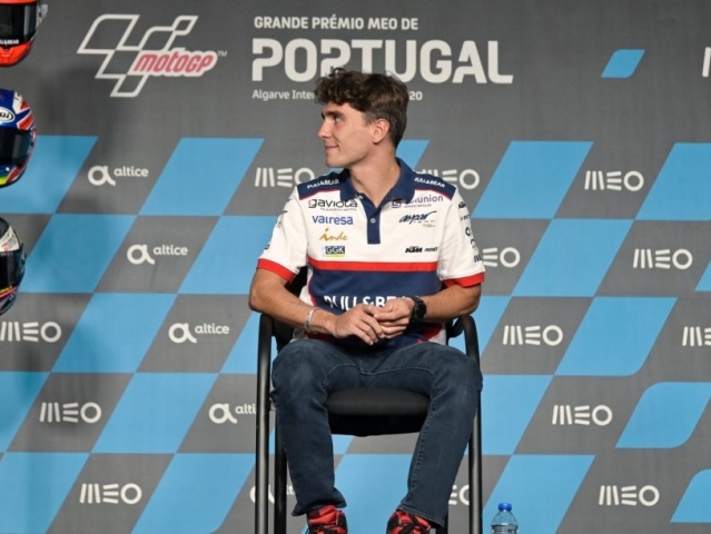 Hlavní obrázek k článku: Po pátku vede v Moto3 Albert Arenas
