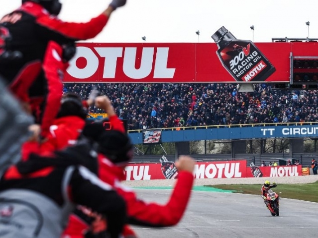 Hlavní obrázek k článku: Bautista zůstal stále neporažen