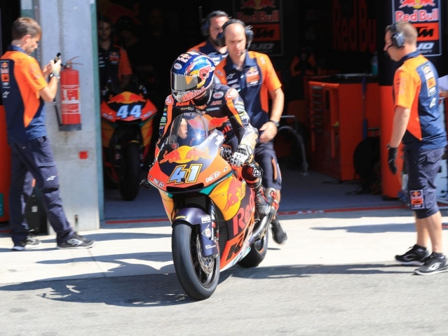 Hlavní obrázek k článku: Brad Binder zítra v Brně s motocyklem KTM-MotoGP