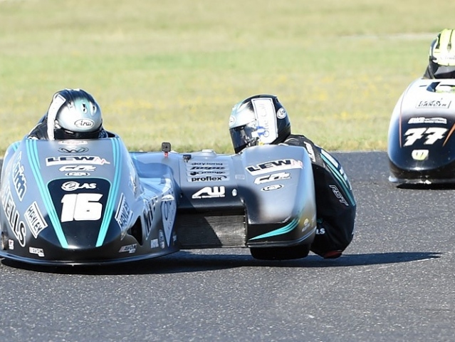Hlavní obrázek k článku: MS-side Oschersleben: Tom a Ben Birchallové vyhráli dnešní odvetu