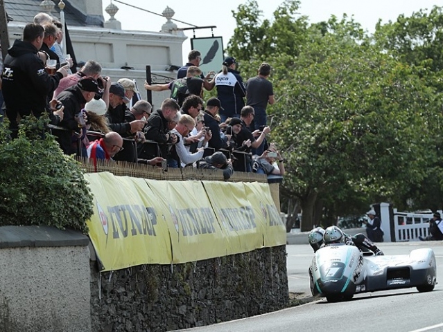 Hlavní obrázek k článku: TT2019: Tom a Ben Birchallové vyhráli první závod side