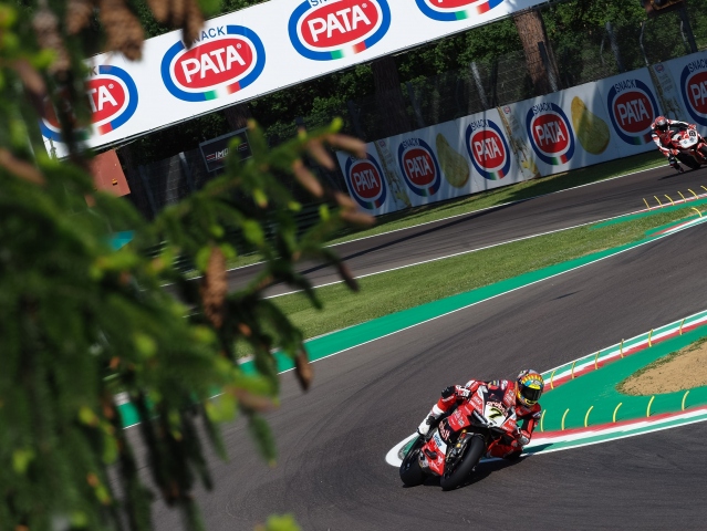 Hlavní obrázek k článku: Superbike v Itáliie ovládli v úvodu Davies a Rea