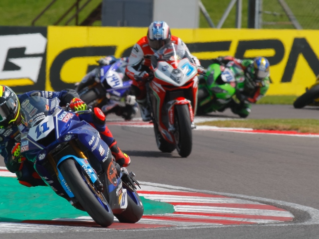 Hlavní obrázek k článku: Sandro Cortese vyhrál dramatický závod WorldSSP