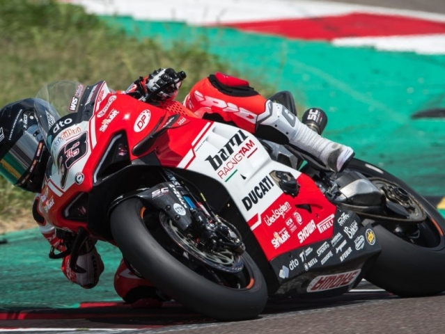 Hlavní obrázek k článku: Při restartu MS-Superbike 23 pilotů