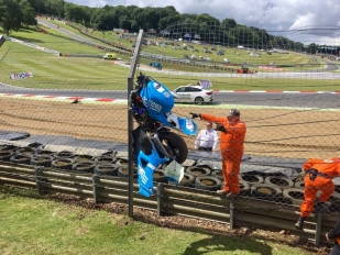 Brands Hatch - FP3: Strašidelný crash Jakuba Smrže 