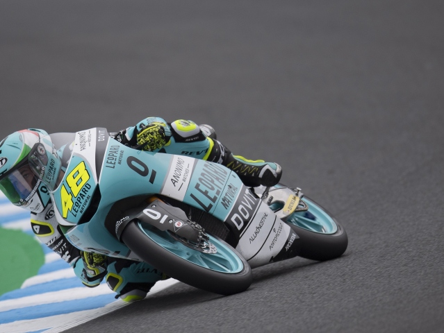 Hlavní obrázek k článku: Moto3 vyhrál lídr Dalla Porta, 22. Salač, Kornfeil crash