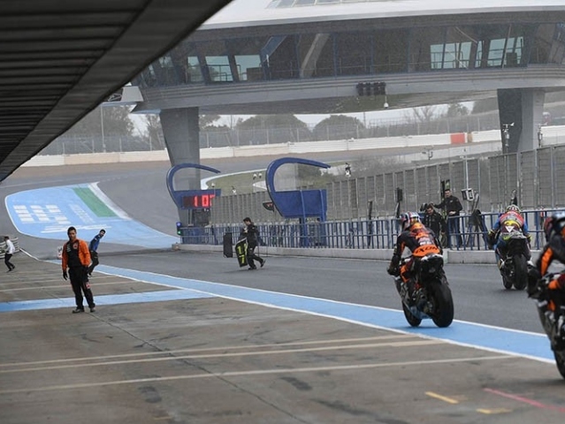 Hlavní obrázek k článku: Testy Moto2 & Moto3: V Jerezu začalo pršet...