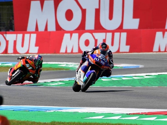 Hlavní obrázek k článku: Fernandez vítězem, Marquez crash, Lüthi novým lídrem