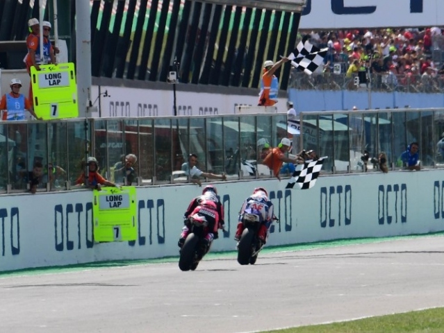 Hlavní obrázek k článku: Fernandez vyhrál Moto2, A. Marquez stále vede