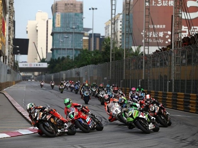 Hlavní obrázek k článku: GP Macau: Premiérové vítězství Glenna Irwina, 16. Červený, 20. Bičiště
