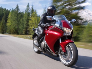 Honda VFR 1200F: znovuzrozená legenda
